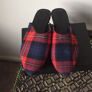 NBW urban outfitters mules plaid sz  6